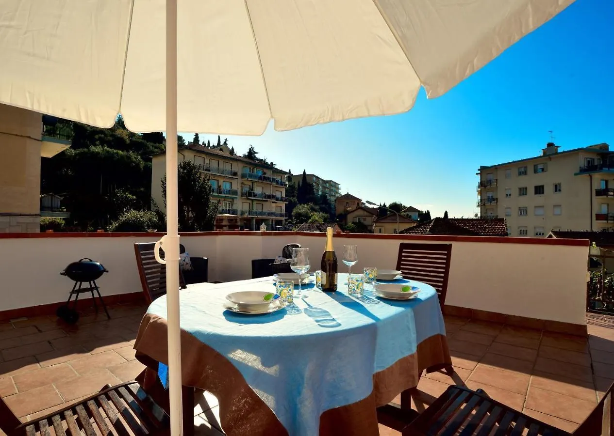 Casa Con Grande Terrazza, Ac, Wifi, Posto Auto E Vicino Al Mare Villa Imperia 0*,